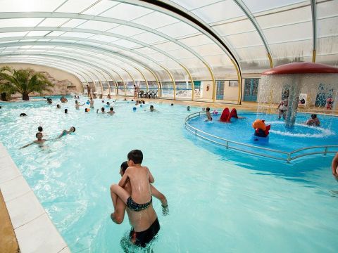  Tour Opérateur et particuliers sur camping La Pinède Les Mathes - accès piscine inclus - Camping Charente-Maritime