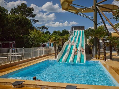 Tour Opérateur et particuliers sur camping La Pinède Les Mathes - accès piscine inclus - Camping Charente-Maritime