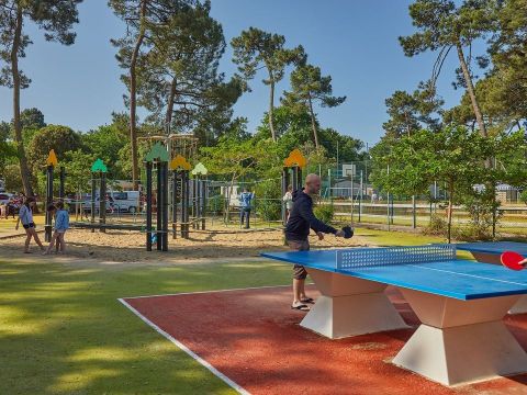  Tour Opérateur et particuliers sur camping La Pinède Les Mathes - accès piscine inclus - Camping Charente-Maritime