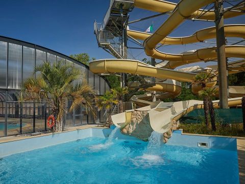  Tour Opérateur et particuliers sur camping La Pinède Les Mathes - accès piscine inclus - Camping Charente-Maritime