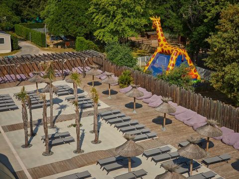  Tour Opérateur et particuliers sur camping La Pinède Les Mathes - accès piscine inclus - Camping Charente-Maritime