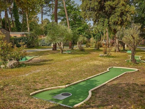  Tour Opérateur et particuliers sur camping La Pinède Les Mathes - accès piscine inclus - Camping Charente-Maritime