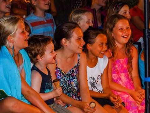 Domaine de Chadeyron - Camping et gîtes - Camping Ardèche