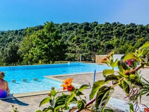 Domaine de Chadeyron - Camping et gîtes - Camping Ardèche