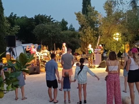 Domaine de Chadeyron - Camping et gîtes - Camping Ardèche