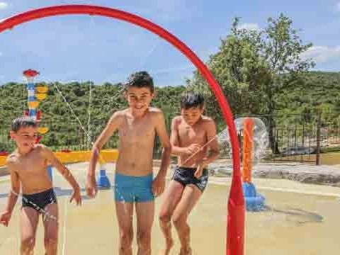 Domaine de Chadeyron - Camping et gîtes - Camping Ardèche