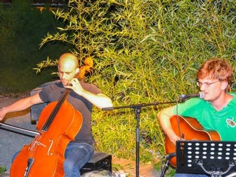 Domaine de Chadeyron - Camping et gîtes - Camping Ardèche