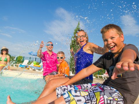 Résidence Goélia Le Hameau de la Vézère - Camping Dordogne