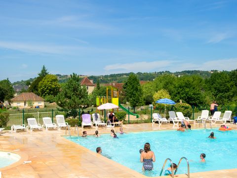 Résidence Goélia Le Hameau de la Vézère - Camping Dordogne