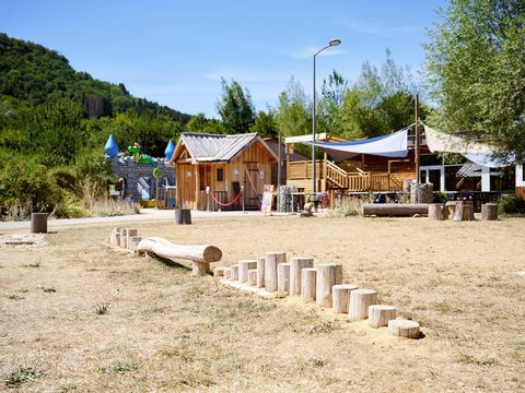 Domaine La Roche D'Ully - Camping Doubs