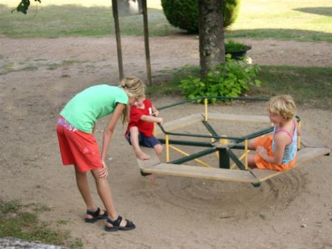 Camping Château de la Rolandière - Camping Indre-et-Loire
