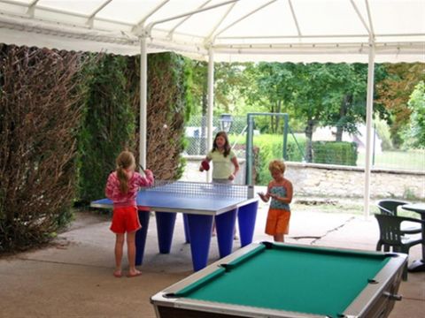 Camping Château de la Rolandière - Camping Indre-et-Loire