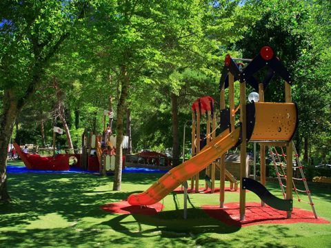 Flower Camping le Peyrelade - Camping Aveyron