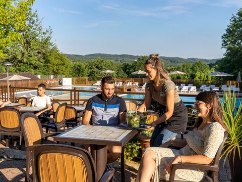 Camping Romanée - Les Grottes De Roffy - Camping Dordogne