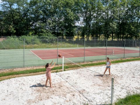 Camping Romanée - Les Grottes De Roffy - Camping Dordogne