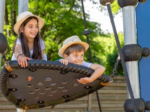 Camping Romanée - Les Grottes De Roffy - Camping Dordogne