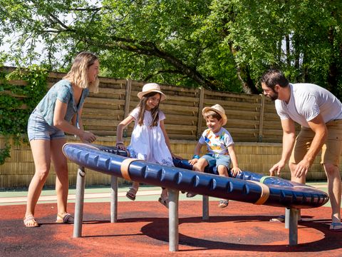 Camping Romanée - Les Grottes De Roffy - Camping Dordogne