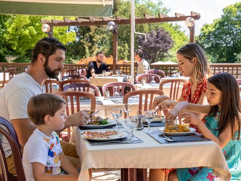 Camping Romanée - Les Grottes De Roffy - Camping Dordogne