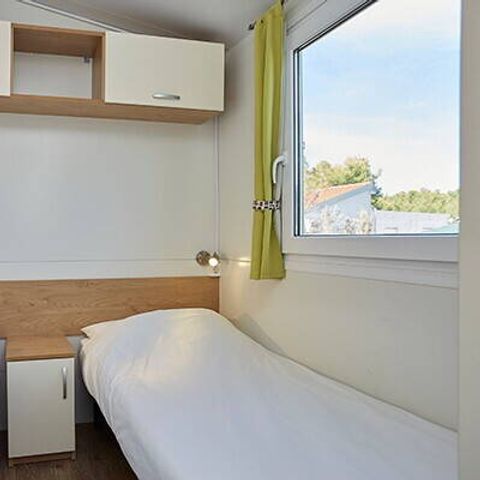 Mobilhome 6 personnes - Mobil-home | Premium | 3 Ch. | 6 Pers. | Terrasse surélevée | 2 SDB | Clim.