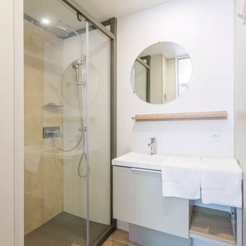 BUNGALOW 6 personnes - Ultimate Plus | 3 Ch. | 6 Pers. | Terrasse Lounge | 2 SDB | Clim. | TV