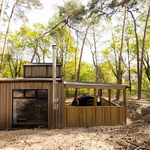 HÉBERGEMENT INSOLITE 4 personnes - Tiny house Comfort classic avec bain à remous