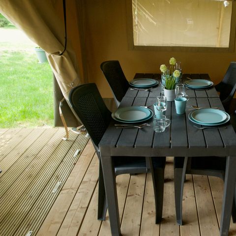 TENTE TOILE ET BOIS 4 personnes - y compris les installations sanitaires