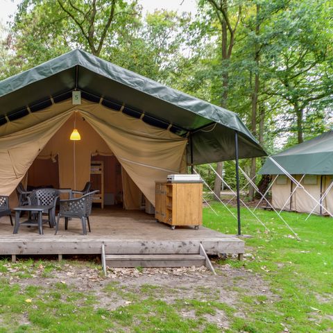 Tente en toile et en bois 6 personnes - Parc de vacances Herperduin - Tente Safari 6 personnes