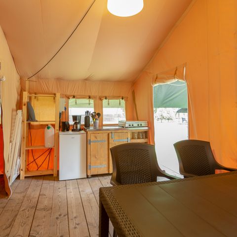 Tente en toile et en bois 6 personnes - Parc de vacances Herperduin - Tente Safari 6 personnes