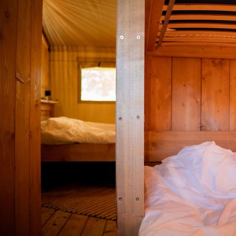 TENTE TOILE ET BOIS 4 personnes - y compris les installations sanitaires