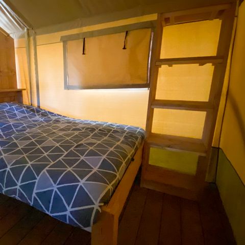 Tente en toile et en bois 4 personnes - y compris les installations sanitaires