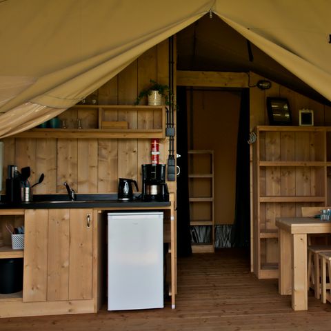 Tente en toile et en bois 4 personnes - y compris les installations sanitaires