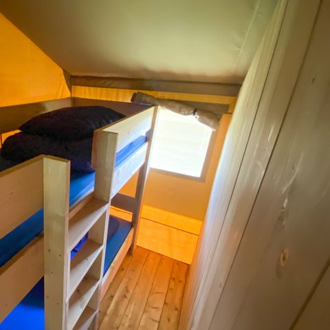 Tente en toile et en bois 4 personnes - y compris les installations sanitaires