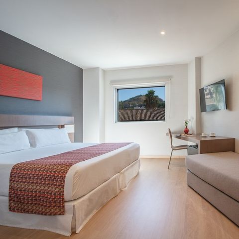 Chambre 4 personnes - CHAMBRE FAMILIALE - 2 ADULTES + 2 ENFANTS (MOINS DE 12 ANS)