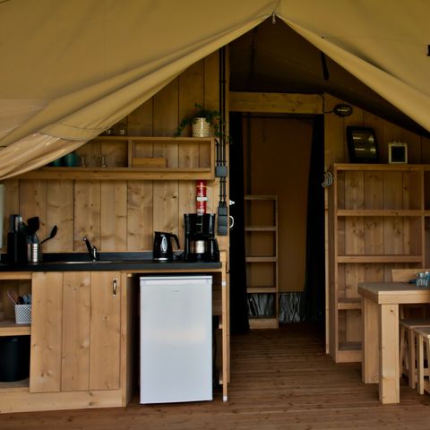 TENTE TOILE ET BOIS 4 personnes - y compris les installations sanitaires
