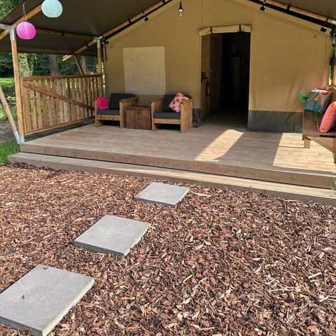 TENTE TOILE ET BOIS 4 personnes - y compris les installations sanitaires