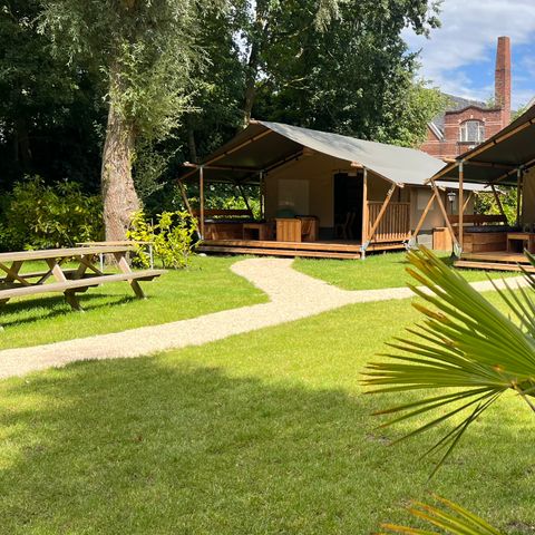 TENTE TOILE ET BOIS 5 personnes - y compris les toilettes