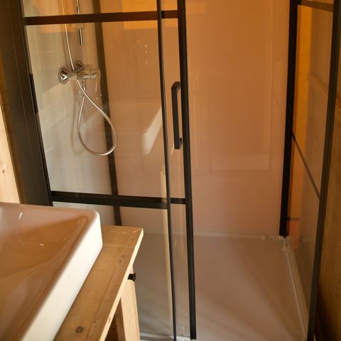 TENTE TOILE ET BOIS 2 personnes - y compris les installations sanitaires