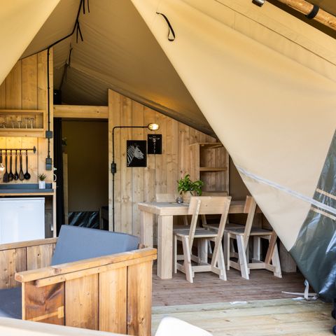 Tente en toile et en bois 4 personnes - y compris les installations sanitaires