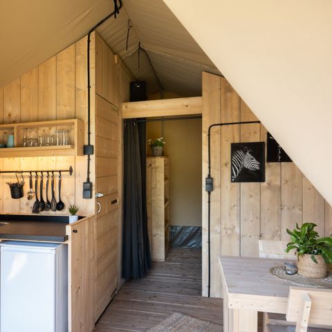 Tente en toile et en bois 4 personnes - y compris les installations sanitaires