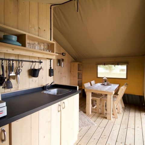 Tente en toile et en bois 4 personnes - y compris les installations sanitaires