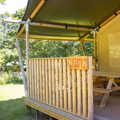 TENTE TOILE ET BOIS 4 personnes - y compris les installations sanitaires