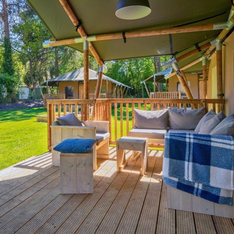 TENTE TOILE ET BOIS 7 personnes - y compris les installations sanitaires