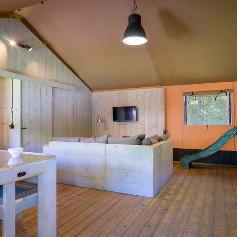 TENTE TOILE ET BOIS 7 personnes - y compris les installations sanitaires