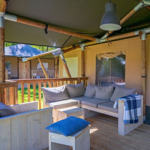 TENTE TOILE ET BOIS 7 personnes - y compris les installations sanitaires