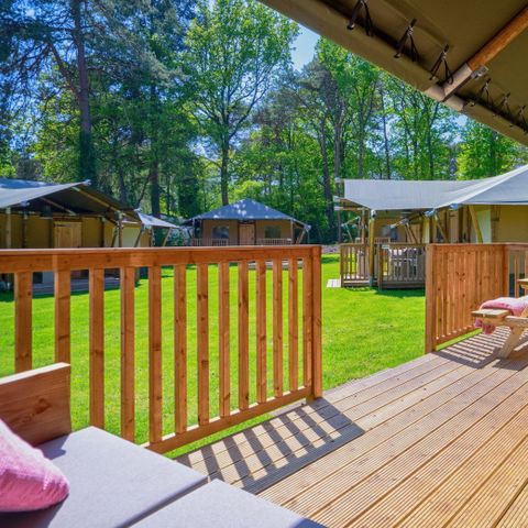 TENTE TOILE ET BOIS 6 personnes - y compris les installations sanitaires