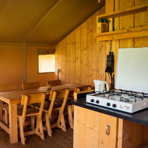 TENTE TOILE ET BOIS 6 personnes - y compris les installations sanitaires