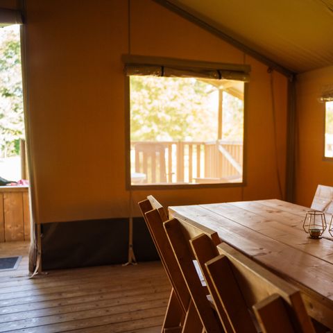 Tente en toile et en bois 4 personnes - y compris les installations sanitaires