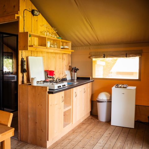 Tente en toile et en bois 4 personnes - y compris les installations sanitaires
