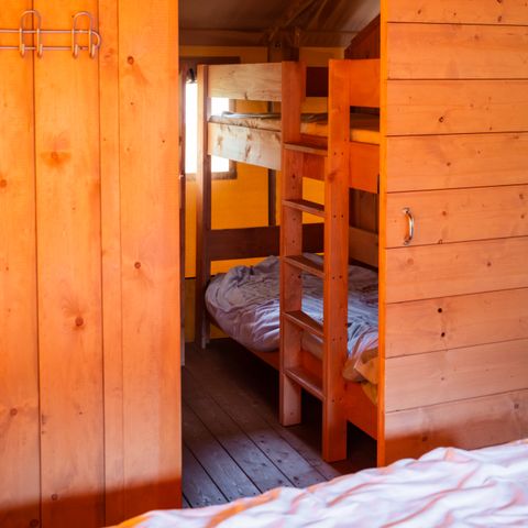 TENTE TOILE ET BOIS 4 personnes - y compris les installations sanitaires