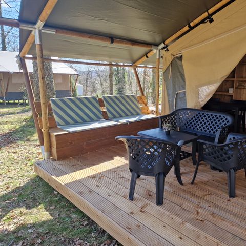 TENTE TOILE ET BOIS 4 personnes - y compris les installations sanitaires